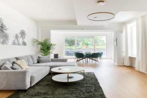 Global Living - Design Apartment I Central I Beamer I Kitchen I Terrace I, Berlin