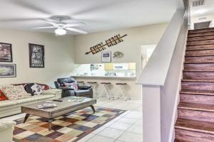 Tallahassee Townhome 4 Mi to College Town! Guest house, Tallahassee