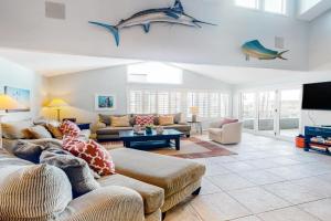 Ocean Pacific Neptune C Apartments, Oceanside