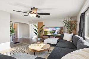 Peaceful Home w/ 4BR, Big Yard and amazing art Guest house, Denver