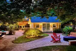 The Cozy Yellow Cottage in Dilworth, Charlotte