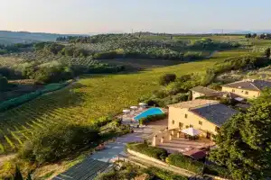 Podere Vergianoni con piscina e vista mozzafiato Apartments, Marcialla