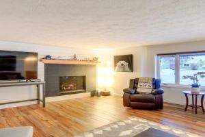 Northern Bliss Modern Mtn-View Home in Guest house, Fairbanks