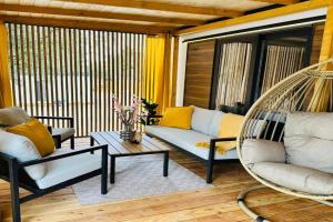 Sandra Holiday Homes, Biograd