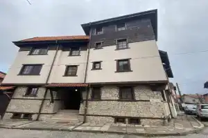 House Trivia, Bansko