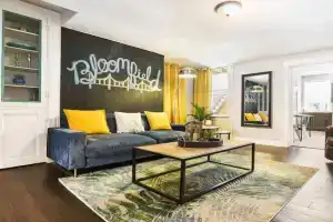 HostWise Stays - The Edmond - Bloomfield Apartment in a great location!, Pittsburgh