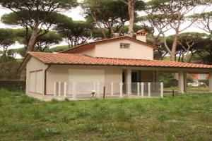 Villetta a 300 m dal mare con giardino e posto auto Guest house, Marina di Castagneto Carducci