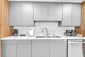 Fun Adventure Luxy Retreat Home! Heated Pool! Guest house, Fort Lauderdale
