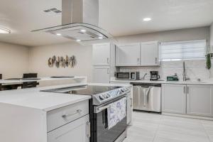 Big Family Come to West side ELP and enjoy all duplex A and B Guest house, El Paso