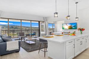 Fully Renovated 1BR with King Bed, Parking & Close to the Beach Apartments, Honolulu