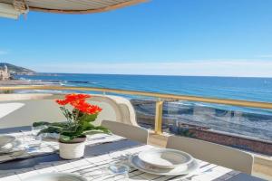 Ocean Skyline Penthouse by Hello Homes, Sitges