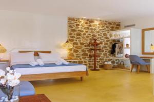 Dolphin Studios, Malia