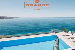 Orange Villa - 7 Bedrooms - 5 Star Location - Views - Pool, Dobra-Voda