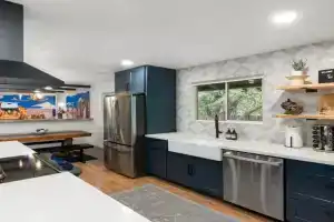 Walk to GC Train Depot and Route 66, king beds, game room, BBQ, firepit, Williams