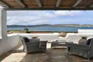 SUNRAY Paros Beach front 2 bedroom house next to kite sports, Andiparos