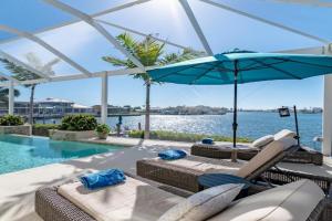 Waterfront 5 Bed - Southern Exposure - Bay Views Guest house, Marco