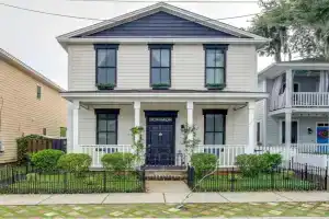 Chic Thomas Square Home in Walkable Location! Guest house, Savannah