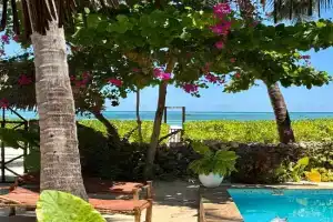 Villa Kipara - Sea front with Private Pool & Jacuzzi, Pwani Mchangani