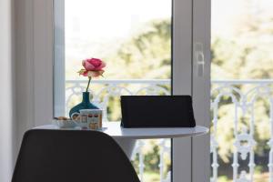 [ALIBI SUITES] Suite MUSEUM: Gioiello con Vista sul Museo Archeologico Nazionale, Letto e Doccia con Cromoterapia, Smart tv, WiFi e A/C, Ruvo di Puglia