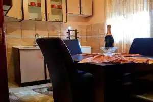 Apollon home apartments, Bar
