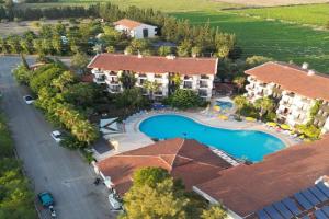 LEMAS SUITE HOTEL, Side