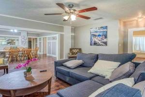 2 King Beds! Fantastic Stylish Bungalow home! Apartments, Fresno
