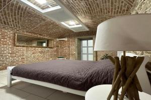 2h kim-y Loft na ploshchi Filarmoniyi by Willox Apartments, Chernovtsy