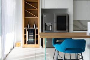 Modern flat in St Julian's center by Arco Collection Apartments, Pembroke