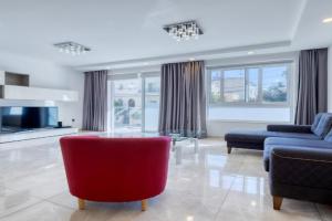 St Georges Bay Oasis Steps from the Beach Apartments, Pembroke