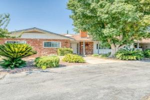 X-Large Spacious Deluxe House Fastest Wi-Fi, Fresno