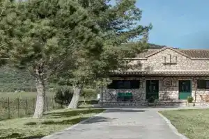 Woodstone Cottage, Alikanas