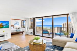 Beautifully Remodeled Ocean View Condo with Free Parking Apartments, Honolulu