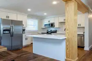 The Beach Vibe with Hot tub 8 min to the Beach Guest house, Virginia Beach