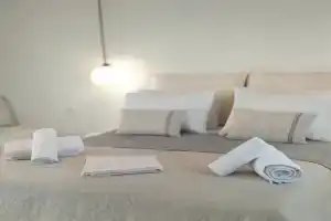 Orion Milos Apartments, Apollonia