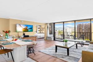 12Fl Renovated, Mountain View, Near Beach, Parking Apartments, Honolulu