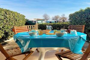 Appartement en Rez-de-Jardin, Pieds dans l'Eau, Terrasse, Parking, 4 Couchages - - FR-1-251-454 Apartments, Le Lavandou