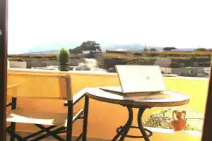 Emmanouela Studios & Villas, Karterados