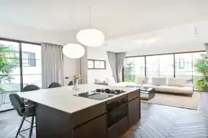 Charming 1BR Dizengoff by HolyGuest, Bnei Brak