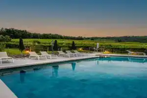 Donato Farmhouse Apartment with shared Pool, Lucca