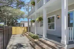La Belle Veranda Villa- 3QueenBeds/2Baths Sleeps 6-8, New Orleans