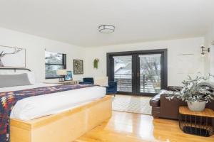 River Retreat! Mtn View Balcony, Pool, Hot Tub Viking Lodge 210 condo, Telluride