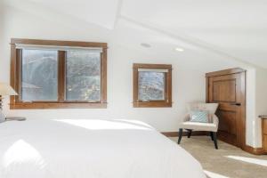 Walk to Festivals! Windows, Fireplace, Hot Tub condo Apartments, Telluride