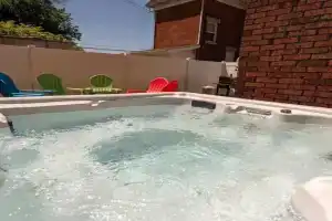Downtown Retreat, Hot Tub, Firepit, Grill Apartments, Michigan City