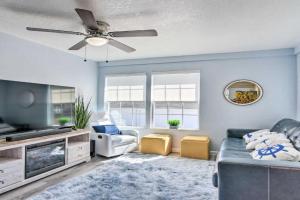 Galveston Retreat with Backyard and Patio! Guest house, Galveston