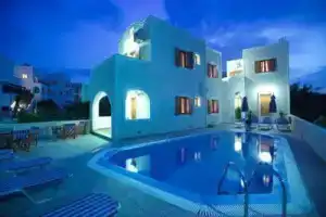 Kelenis Apartments, Karterados