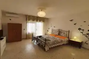 Central Train Station comfy Apartments, Bari