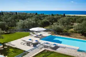 Forget me not Villa No 2, Svoronata