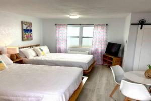 Pineapple Shores Retro Inn 2, Daytona Beach