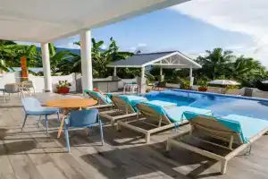 La Casa Sorento, Glacis