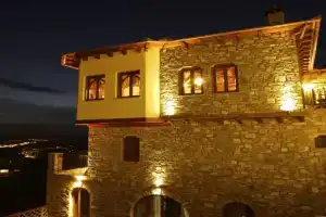 Archontiko Polyzos Hotel, Portaria